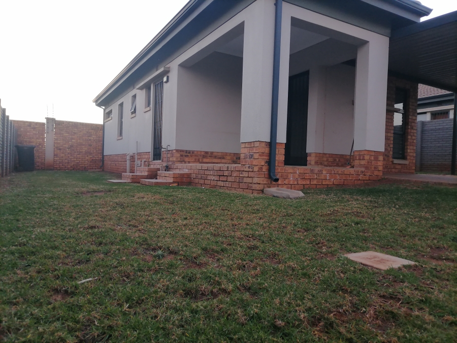 To Let 3 Bedroom Property for Rent in Lotus Gardens Gauteng