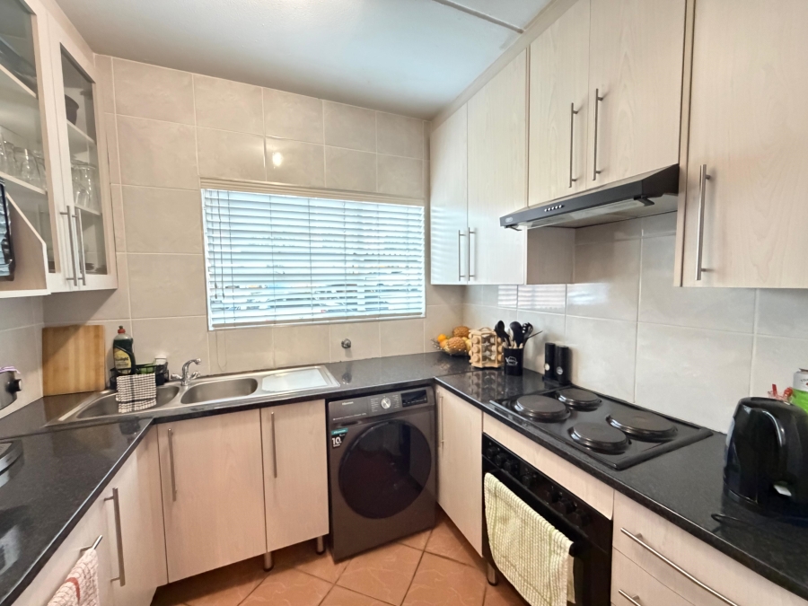 2 Bedroom Property for Sale in Linmeyer Gauteng