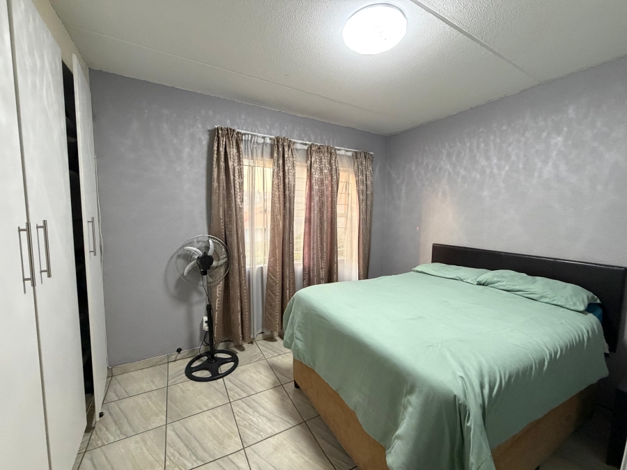 2 Bedroom Property for Sale in Linmeyer Gauteng