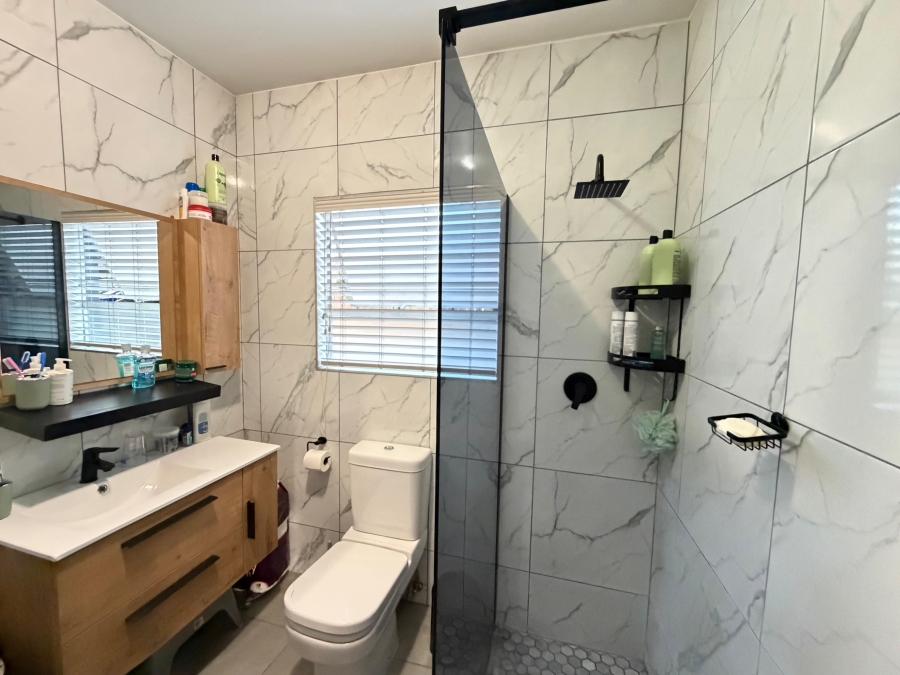 2 Bedroom Property for Sale in Linmeyer Gauteng