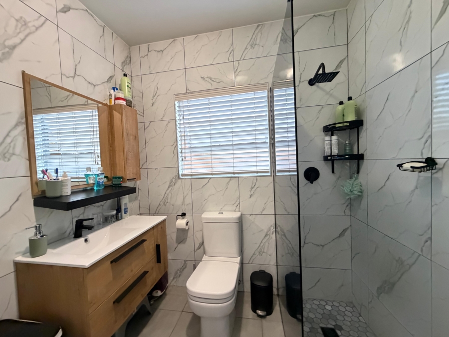 2 Bedroom Property for Sale in Linmeyer Gauteng