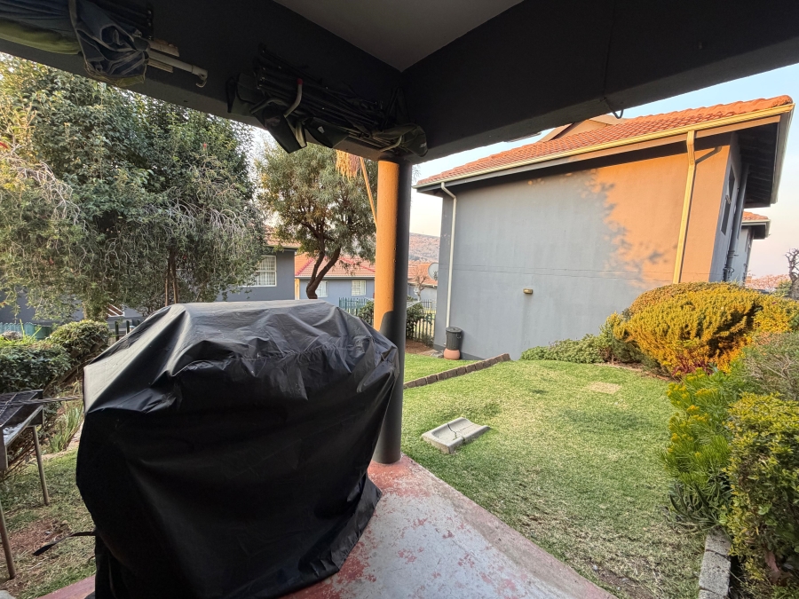 2 Bedroom Property for Sale in Linmeyer Gauteng
