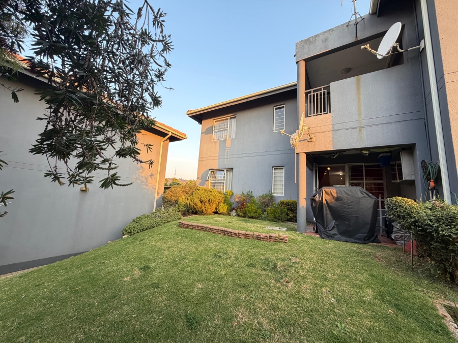 2 Bedroom Property for Sale in Linmeyer Gauteng