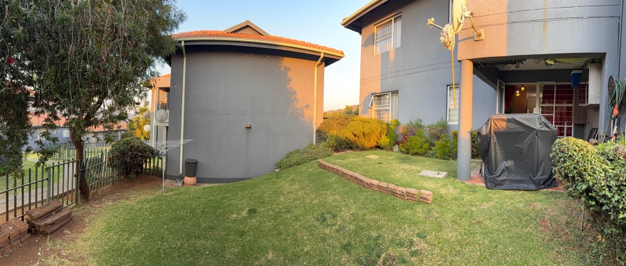 2 Bedroom Property for Sale in Linmeyer Gauteng