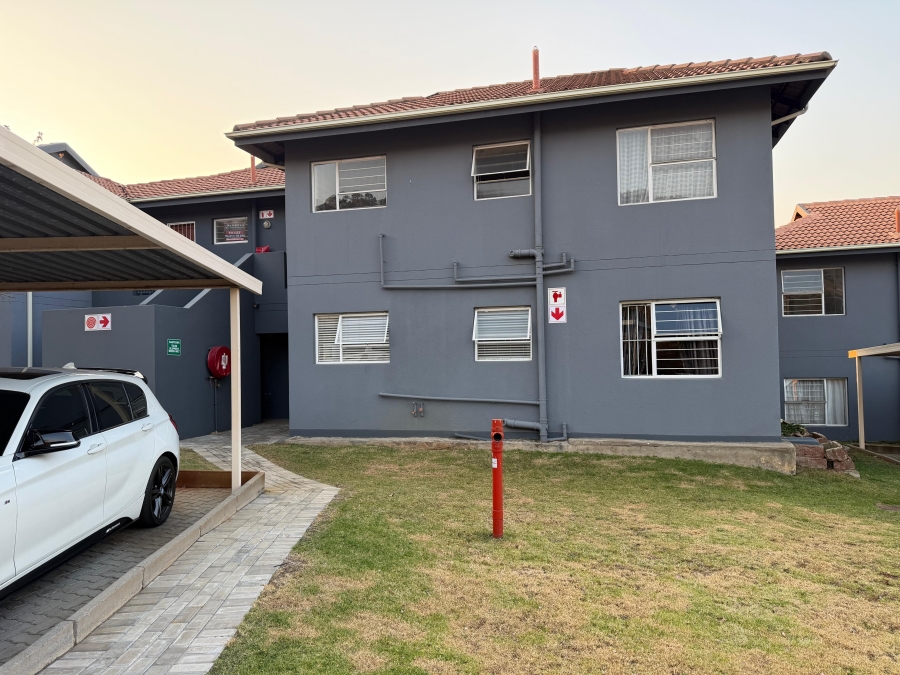 2 Bedroom Property for Sale in Linmeyer Gauteng