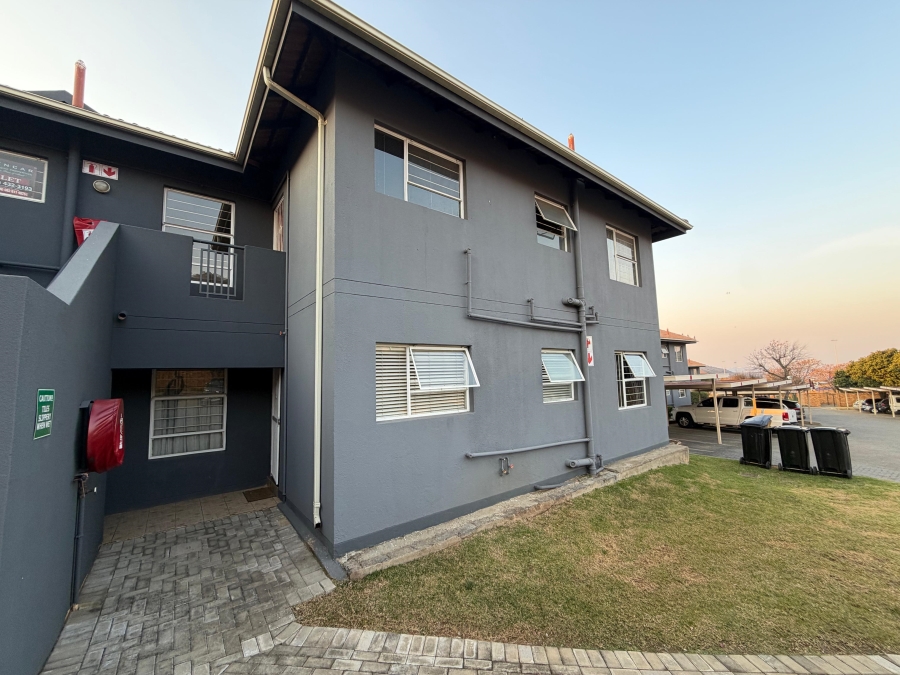 2 Bedroom Property for Sale in Linmeyer Gauteng