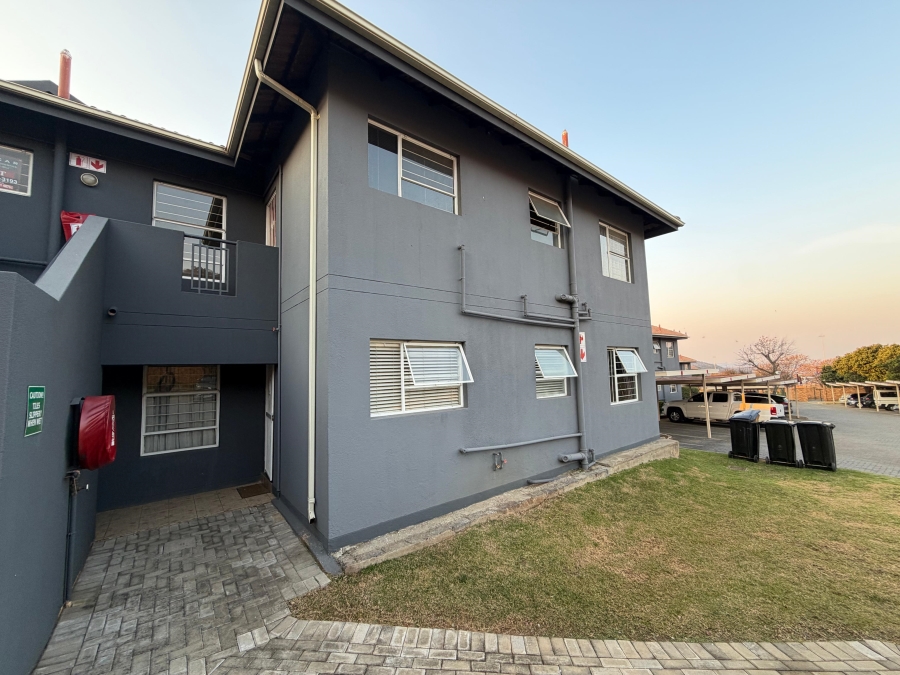 2 Bedroom Property for Sale in Linmeyer Gauteng