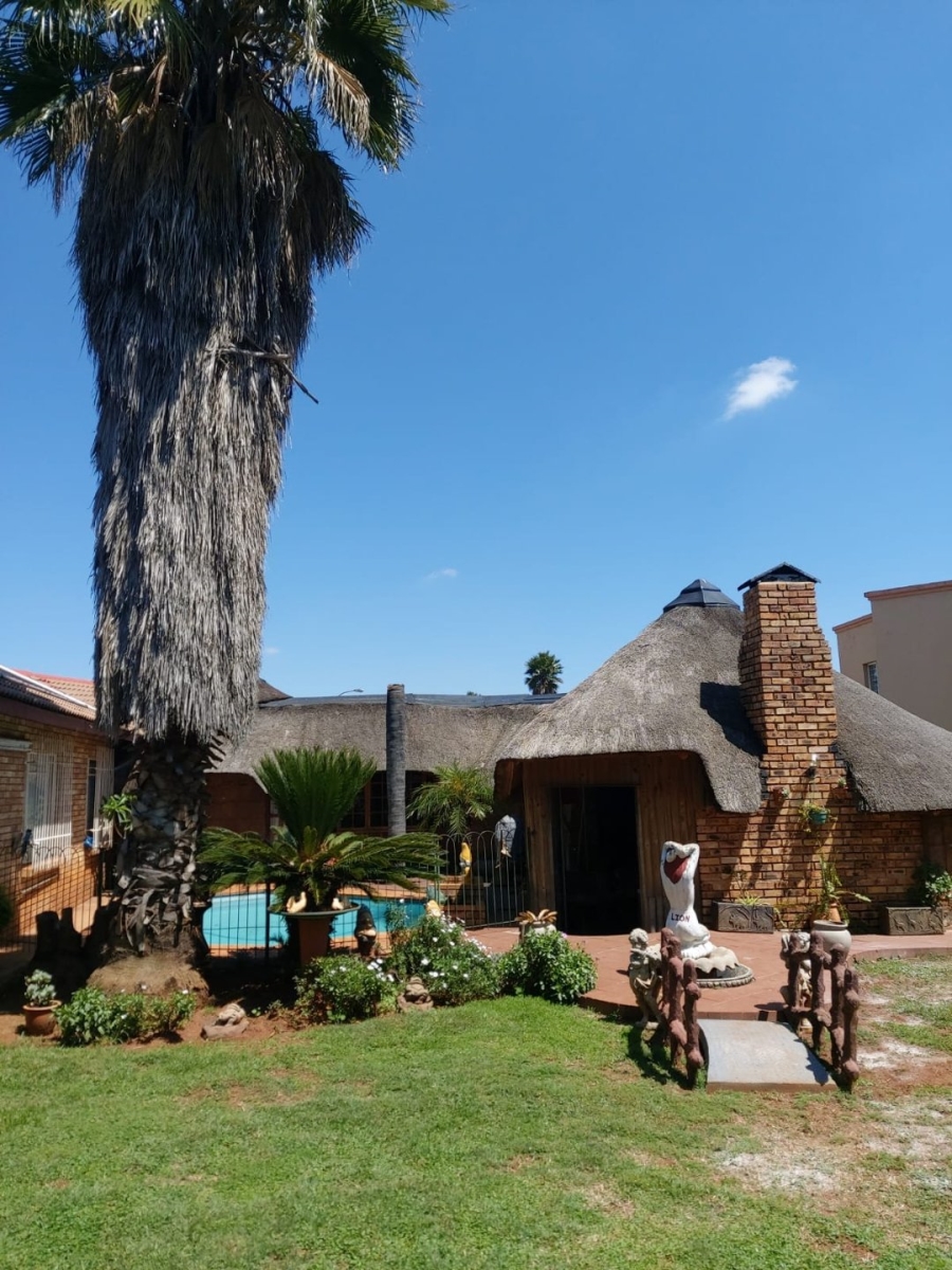 3 Bedroom Property for Sale in Westonaria Gauteng