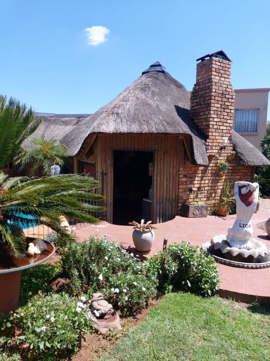 3 Bedroom Property for Sale in Westonaria Gauteng