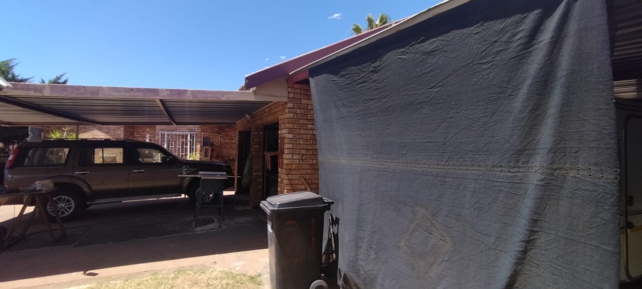 3 Bedroom Property for Sale in Westonaria Gauteng