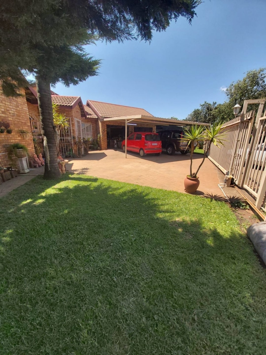 3 Bedroom Property for Sale in Westonaria Gauteng