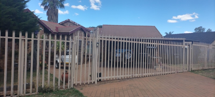 3 Bedroom Property for Sale in Westonaria Gauteng