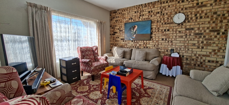 6 Bedroom Property for Sale in Rant En Dal Gauteng