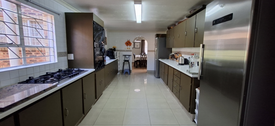 6 Bedroom Property for Sale in Rant En Dal Gauteng