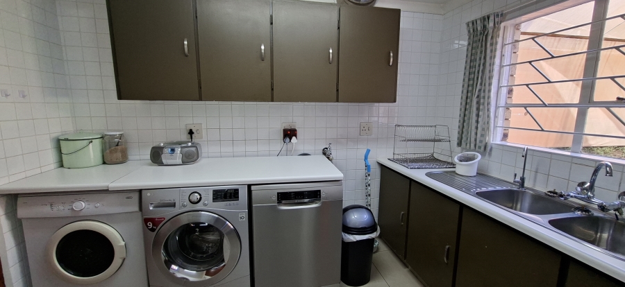 6 Bedroom Property for Sale in Rant En Dal Gauteng