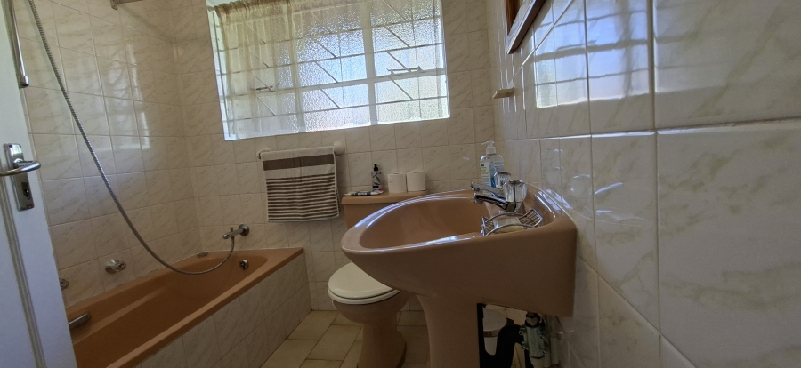 6 Bedroom Property for Sale in Rant En Dal Gauteng
