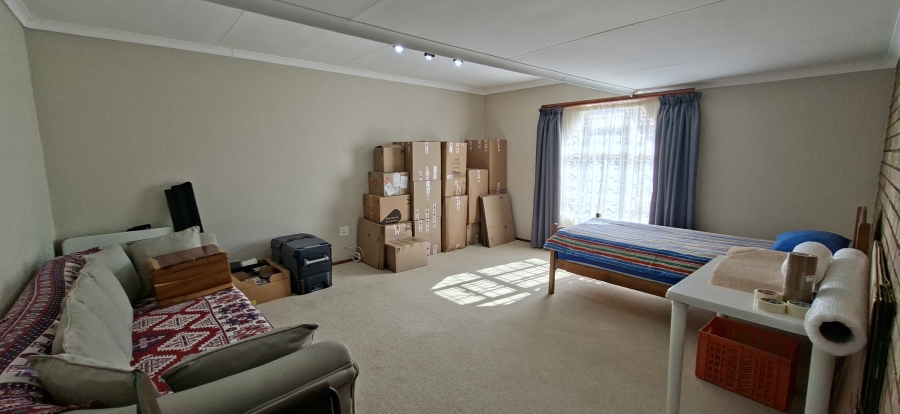 6 Bedroom Property for Sale in Rant En Dal Gauteng