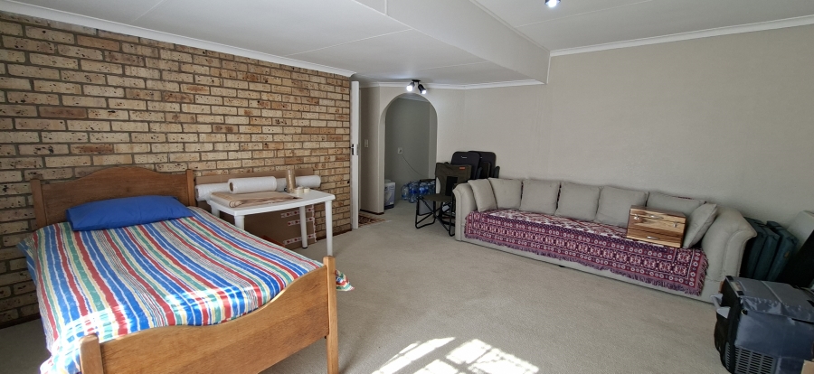 6 Bedroom Property for Sale in Rant En Dal Gauteng