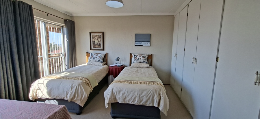 6 Bedroom Property for Sale in Rant En Dal Gauteng