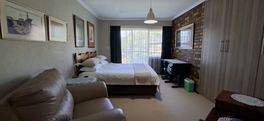 6 Bedroom Property for Sale in Rant En Dal Gauteng
