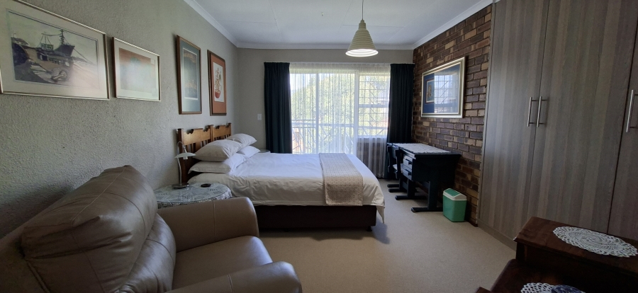 6 Bedroom Property for Sale in Rant En Dal Gauteng