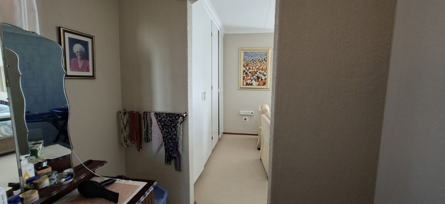 6 Bedroom Property for Sale in Rant En Dal Gauteng