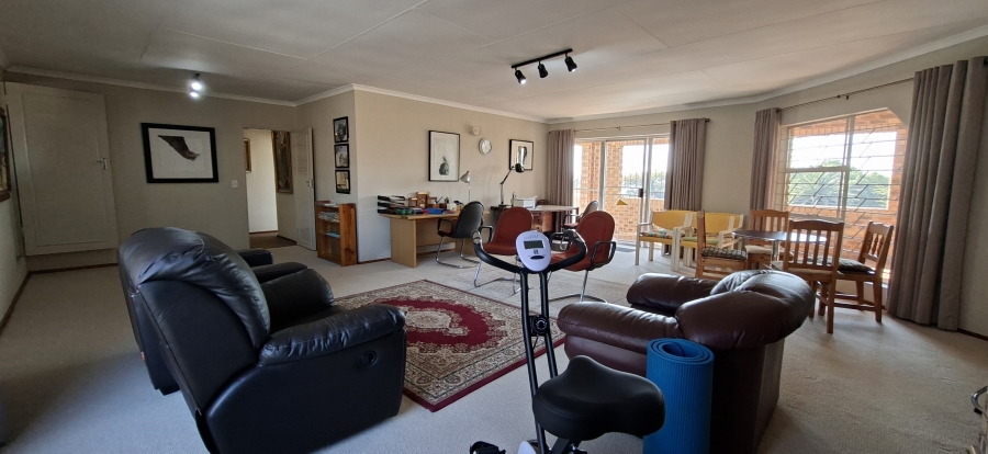 6 Bedroom Property for Sale in Rant En Dal Gauteng