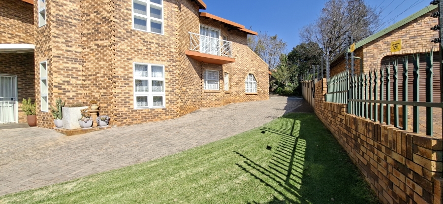 6 Bedroom Property for Sale in Rant En Dal Gauteng