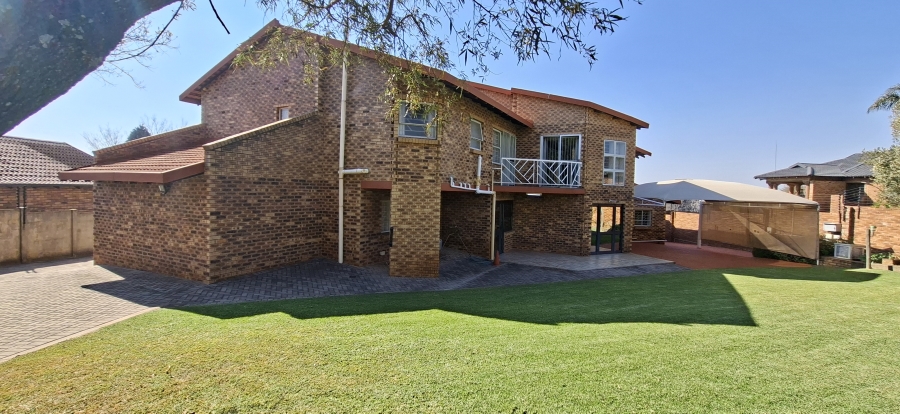 6 Bedroom Property for Sale in Rant En Dal Gauteng