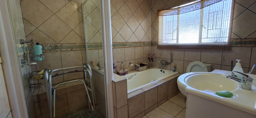 3 Bedroom Property for Sale in Noordheuwel Gauteng