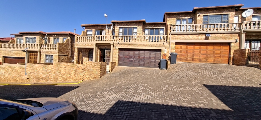 3 Bedroom Property for Sale in Noordheuwel Gauteng