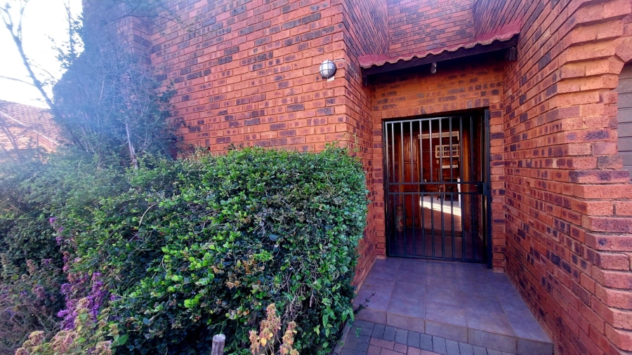 4 Bedroom Property for Sale in Eike Park Gauteng