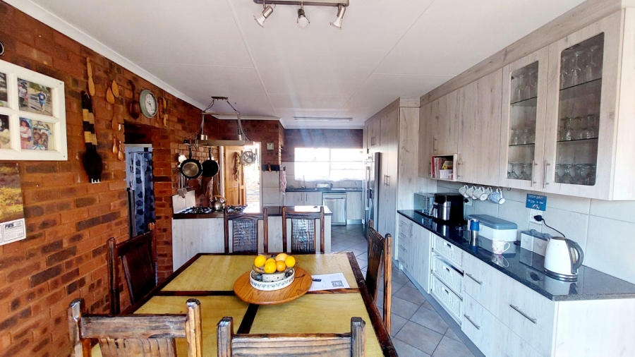 4 Bedroom Property for Sale in Eike Park Gauteng