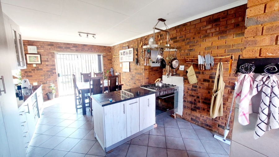 4 Bedroom Property for Sale in Eike Park Gauteng