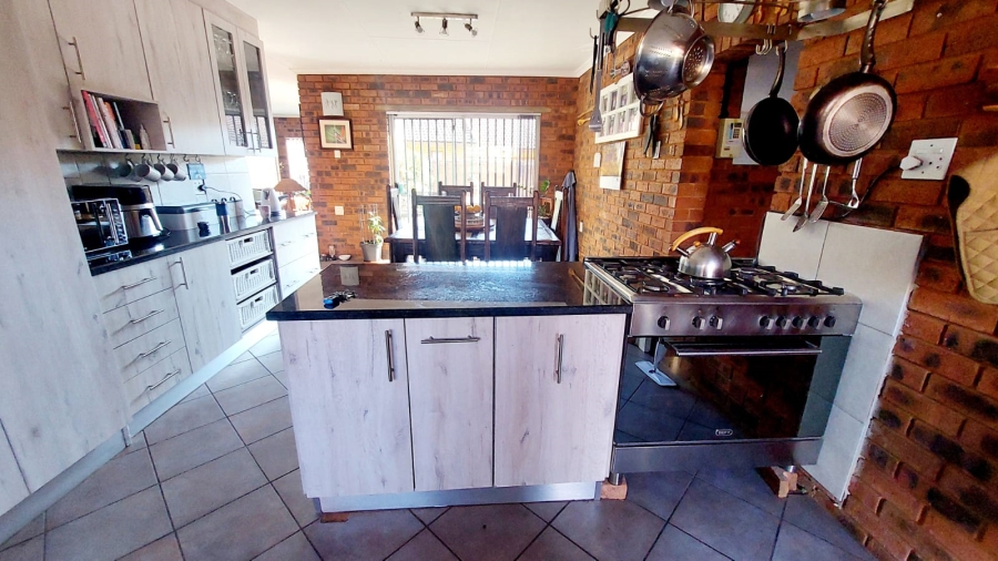 4 Bedroom Property for Sale in Eike Park Gauteng