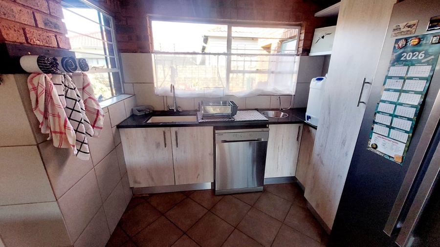 4 Bedroom Property for Sale in Eike Park Gauteng