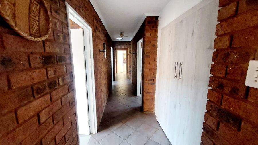 4 Bedroom Property for Sale in Eike Park Gauteng