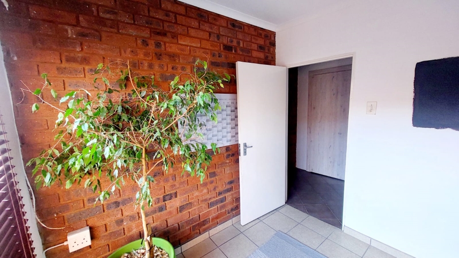 4 Bedroom Property for Sale in Eike Park Gauteng