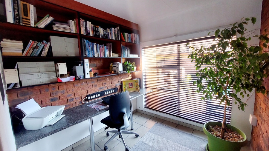 4 Bedroom Property for Sale in Eike Park Gauteng