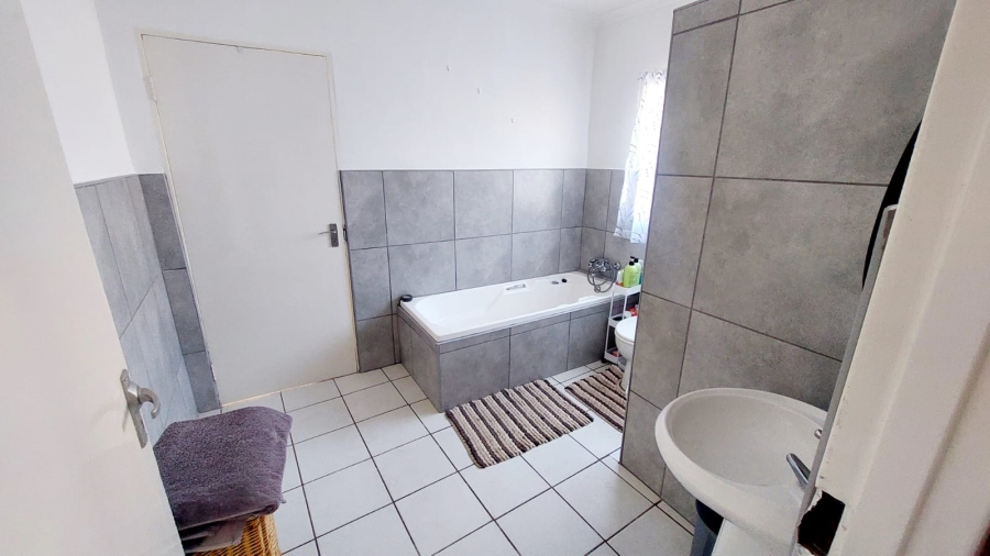 4 Bedroom Property for Sale in Eike Park Gauteng