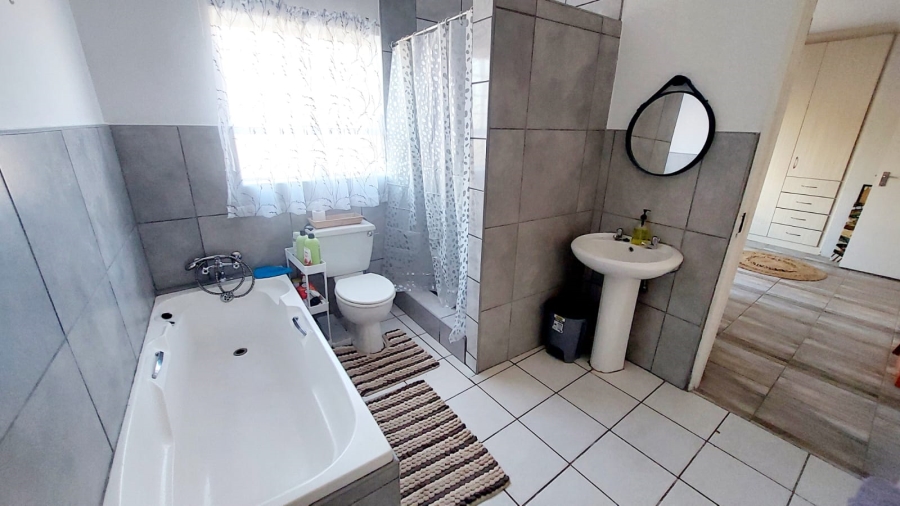 4 Bedroom Property for Sale in Eike Park Gauteng