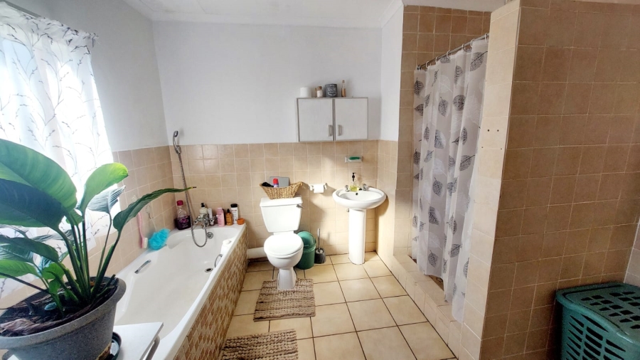 4 Bedroom Property for Sale in Eike Park Gauteng