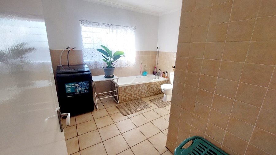 4 Bedroom Property for Sale in Eike Park Gauteng