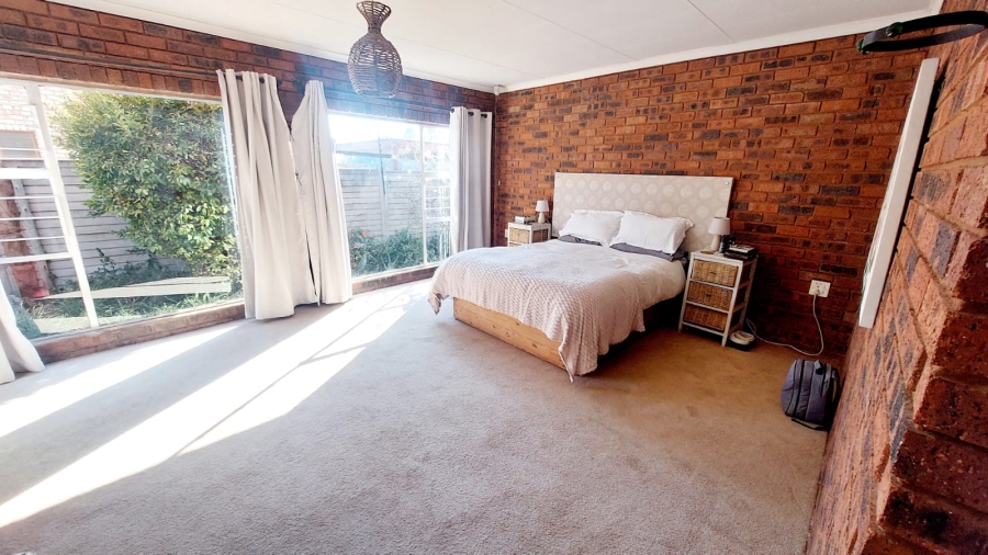 4 Bedroom Property for Sale in Eike Park Gauteng