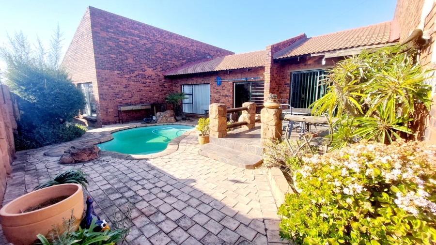 4 Bedroom Property for Sale in Eike Park Gauteng