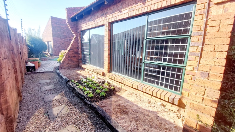 4 Bedroom Property for Sale in Eike Park Gauteng
