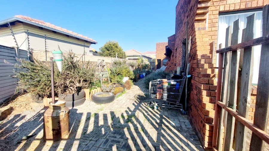 4 Bedroom Property for Sale in Eike Park Gauteng