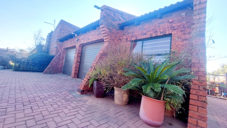 4 Bedroom Property for Sale in Eike Park Gauteng