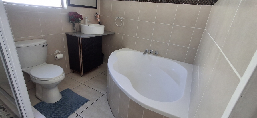 3 Bedroom Property for Sale in Northwold Gauteng