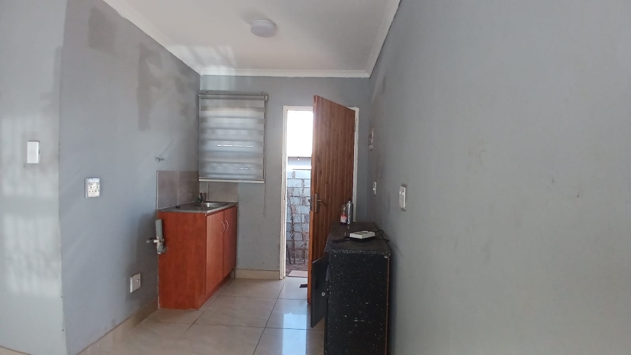 2 Bedroom Property for Sale in Toekomsrus Gauteng